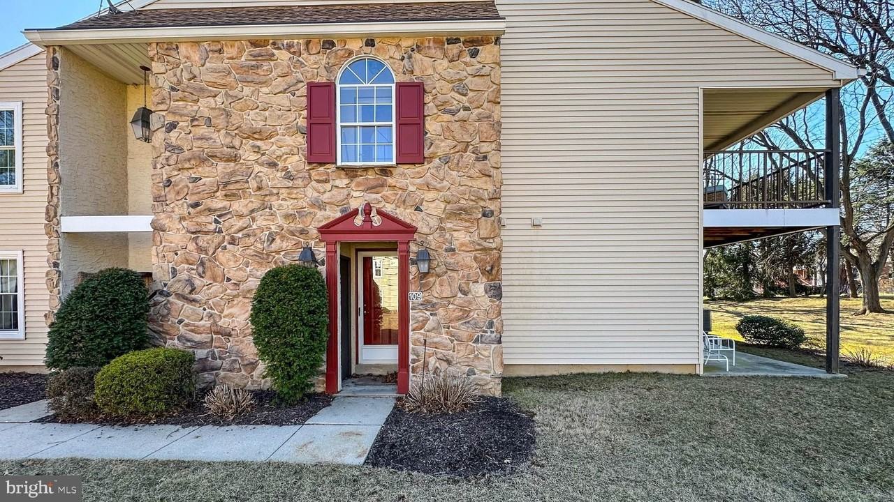 109 Valley Greene Cir - Photo 2 of 26