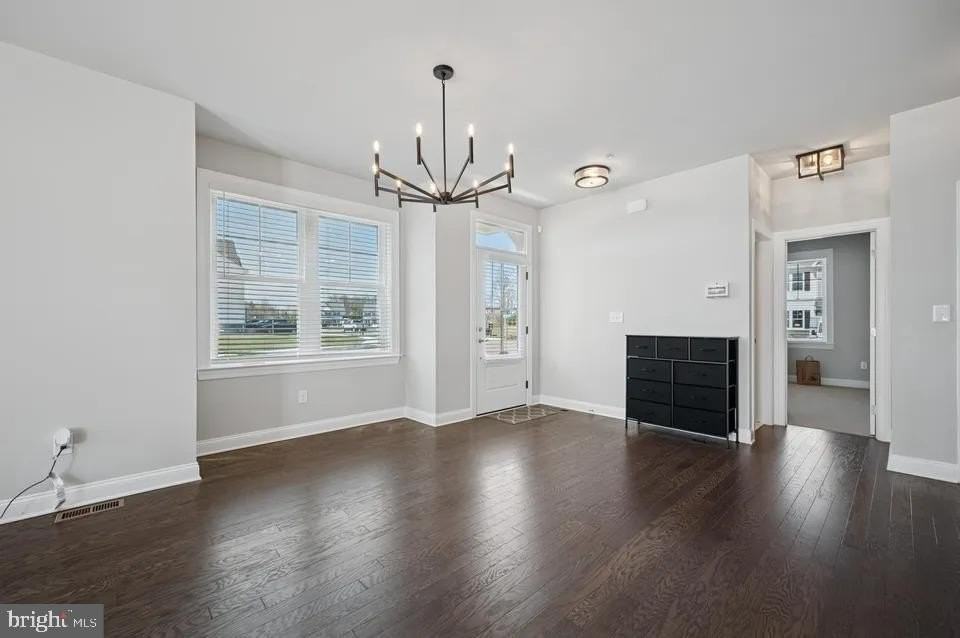 212 Foxhedge Rd - Photo 3 of 24