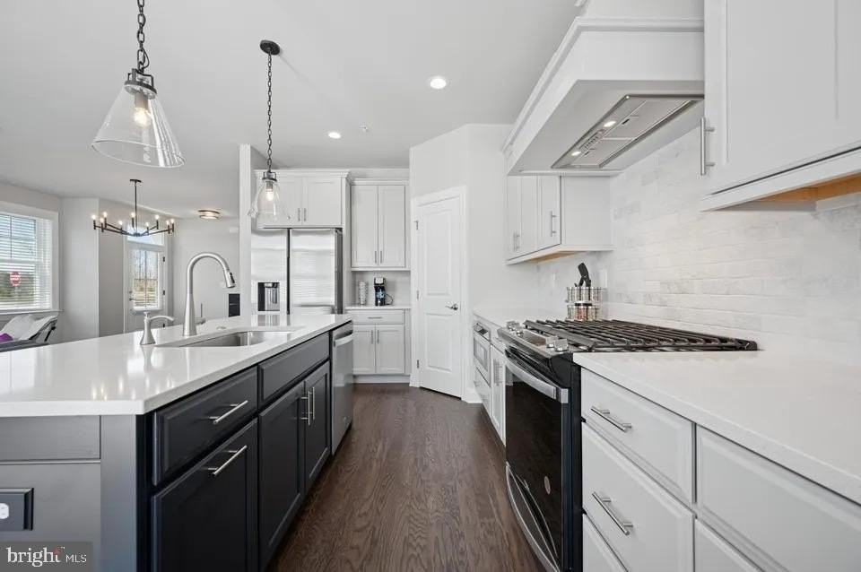 212 Foxhedge Rd - Photo 4 of 24