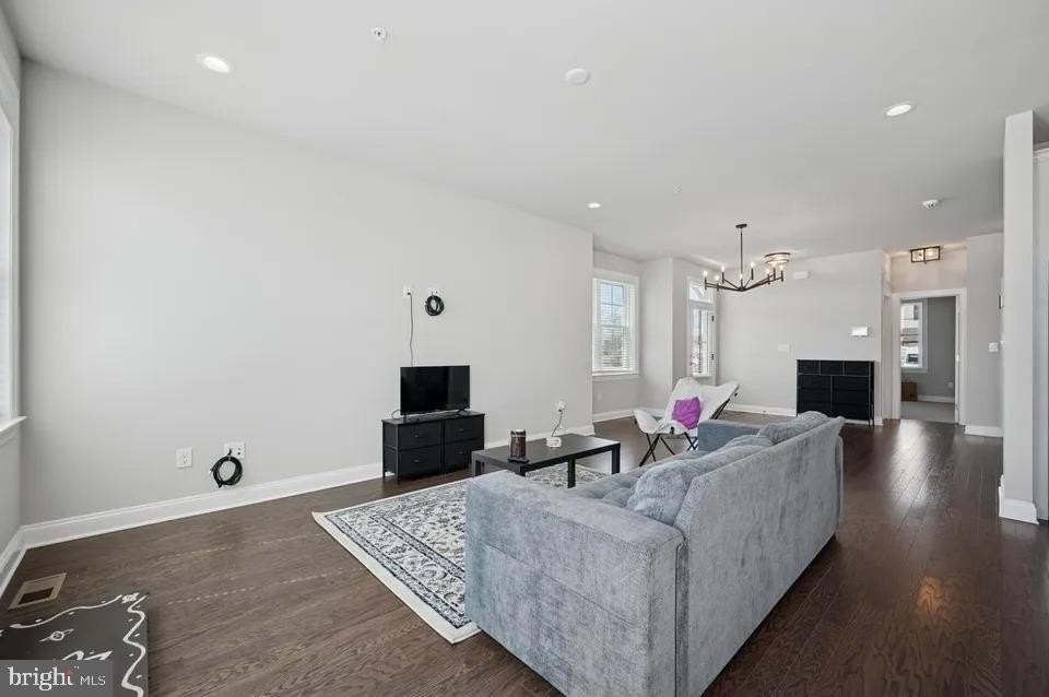 212 Foxhedge Rd - Photo 7 of 24