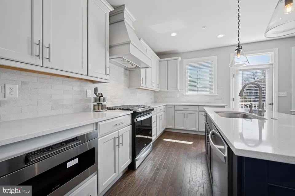 212 Foxhedge Rd - Photo 3 of 43