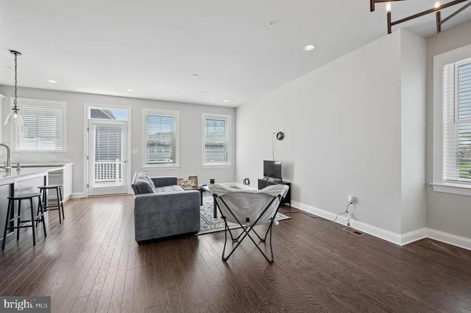 212 Foxhedge Rd - Photo 2 of 24