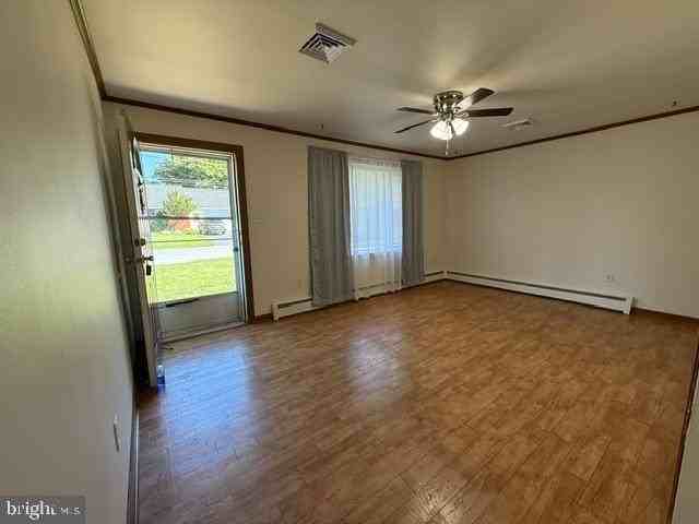 818 Walnut St - Photo 2 of 12