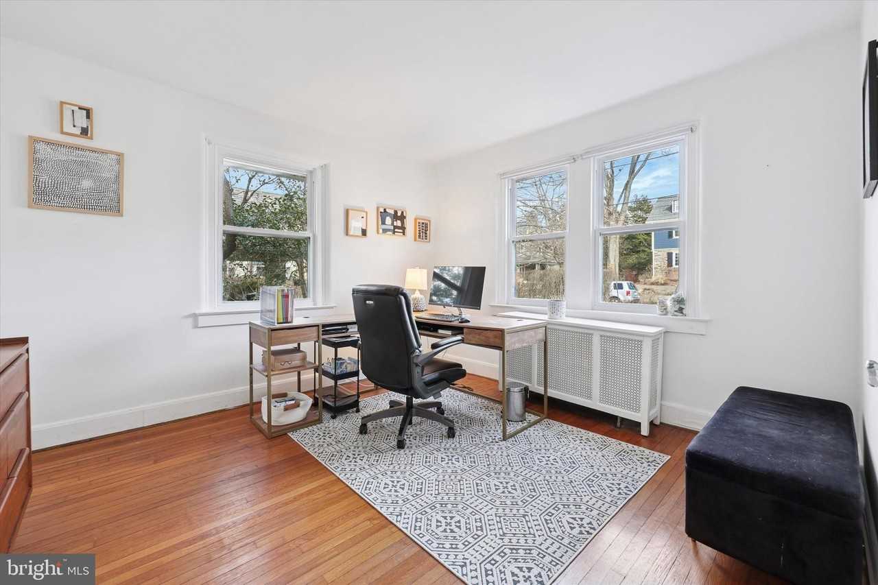 232 Forrest Ave - Photo 4 of 41
