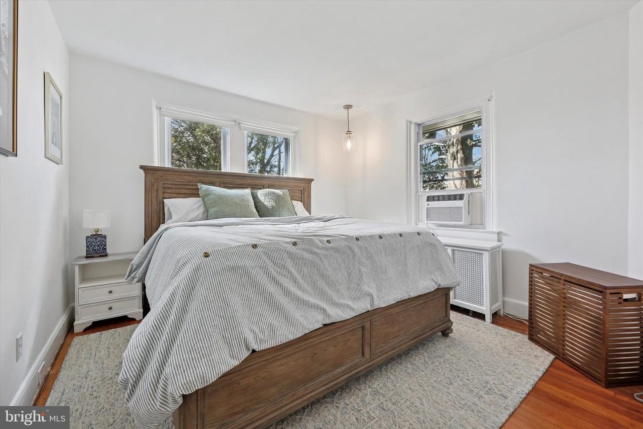 232 Forrest Ave - Photo 5 of 41