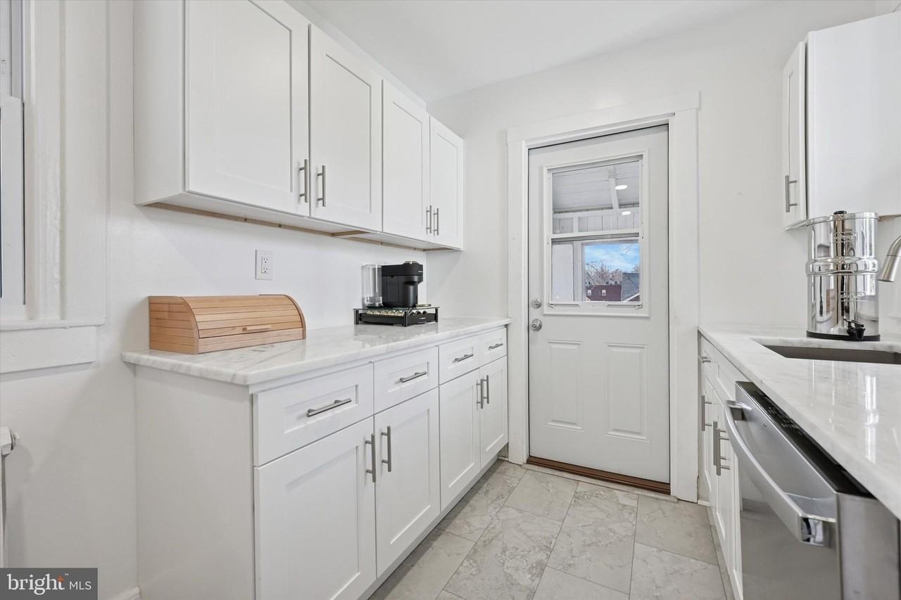 232 Forrest Ave - Photo 7 of 41