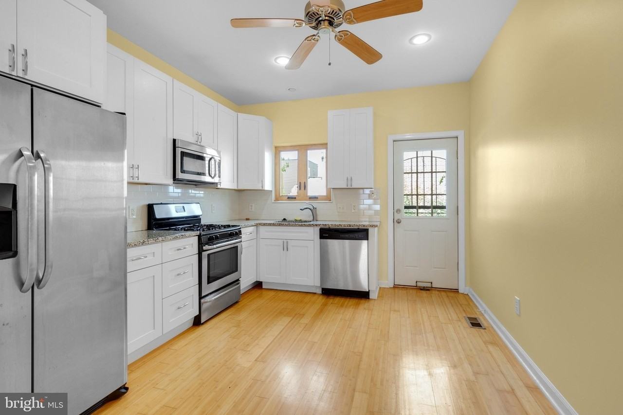 2476 Emerald St - Photo 2 of 29
