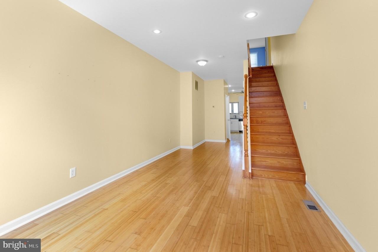 2476 Emerald St - Photo 3 of 29
