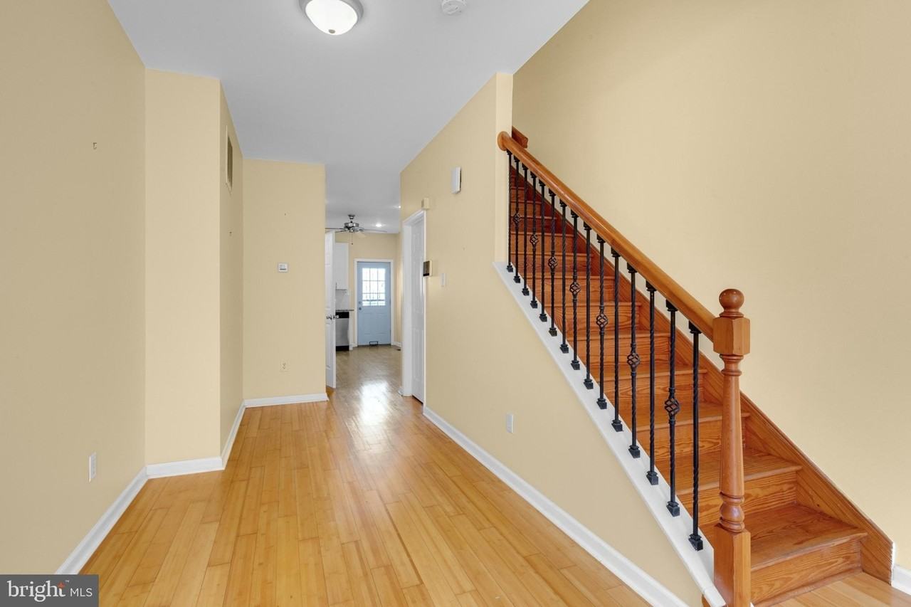 2476 Emerald St - Photo 5 of 29