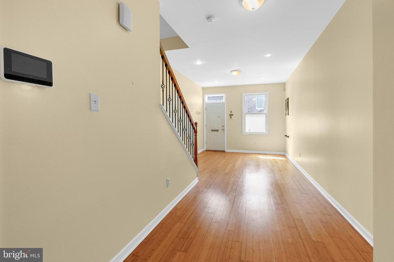 2476 Emerald St - Photo 6 of 29