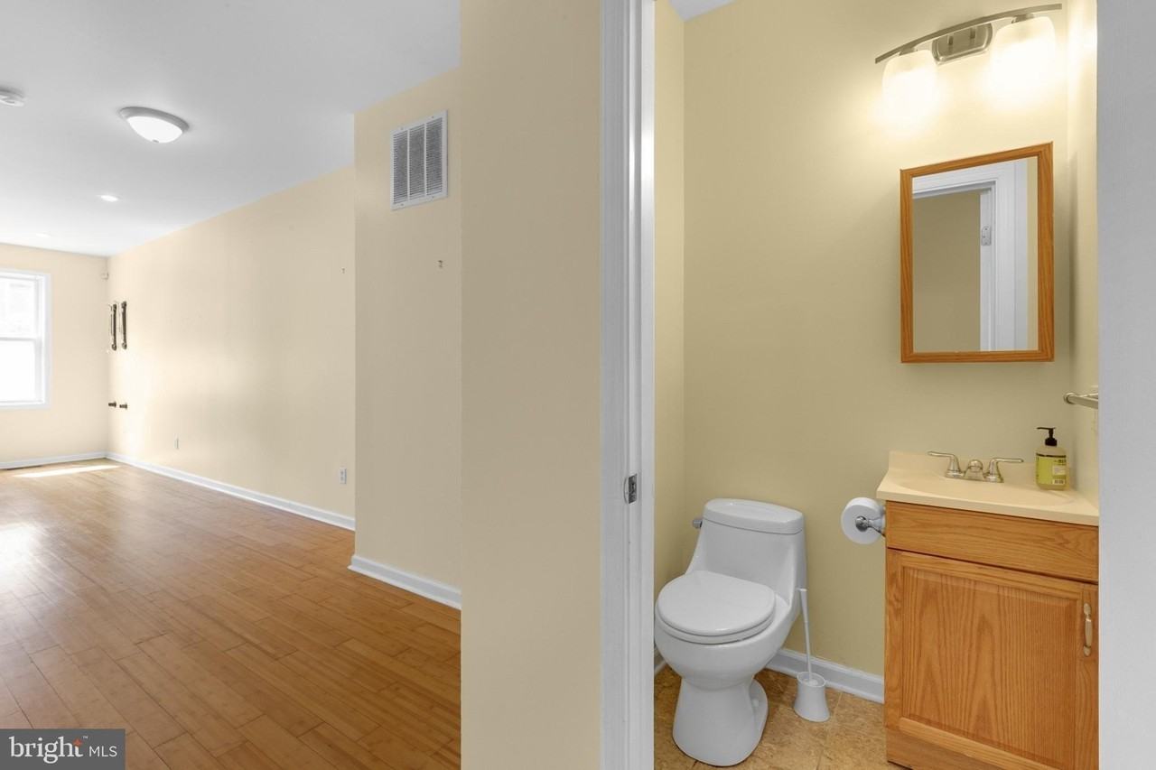 2476 Emerald St - Photo 7 of 29