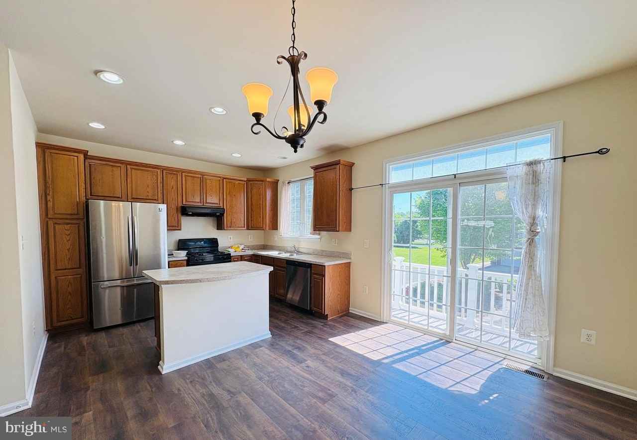 4651 Carisbrooke Ln - Photo 3 of 13