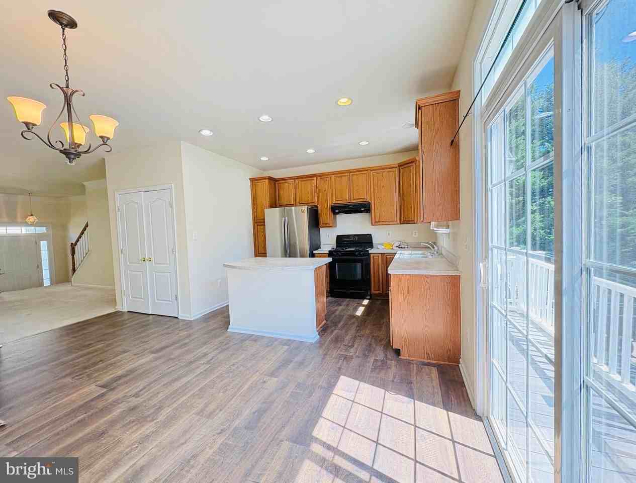 4651 Carisbrooke Ln - Photo 4 of 13