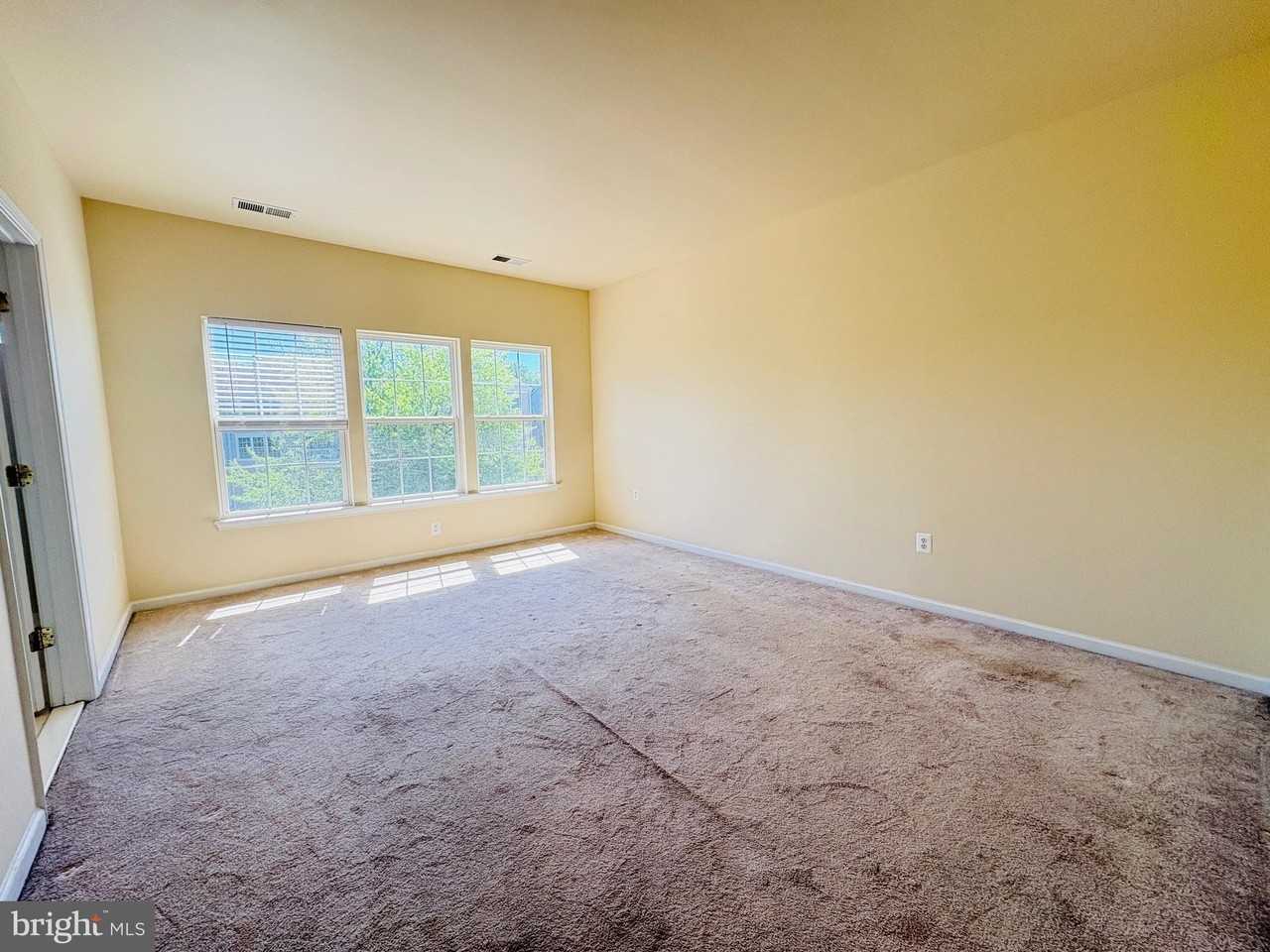 4651 Carisbrooke Ln - Photo 5 of 13