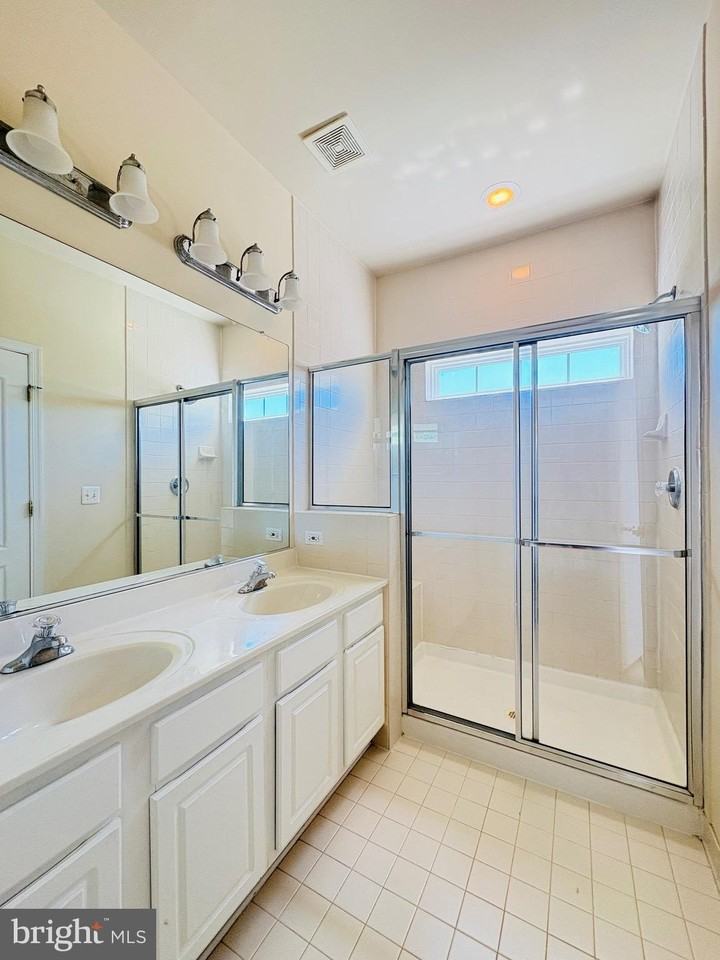 4651 Carisbrooke Ln - Photo 6 of 13