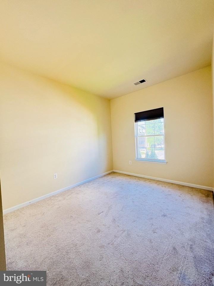 4651 Carisbrooke Ln - Photo 7 of 13