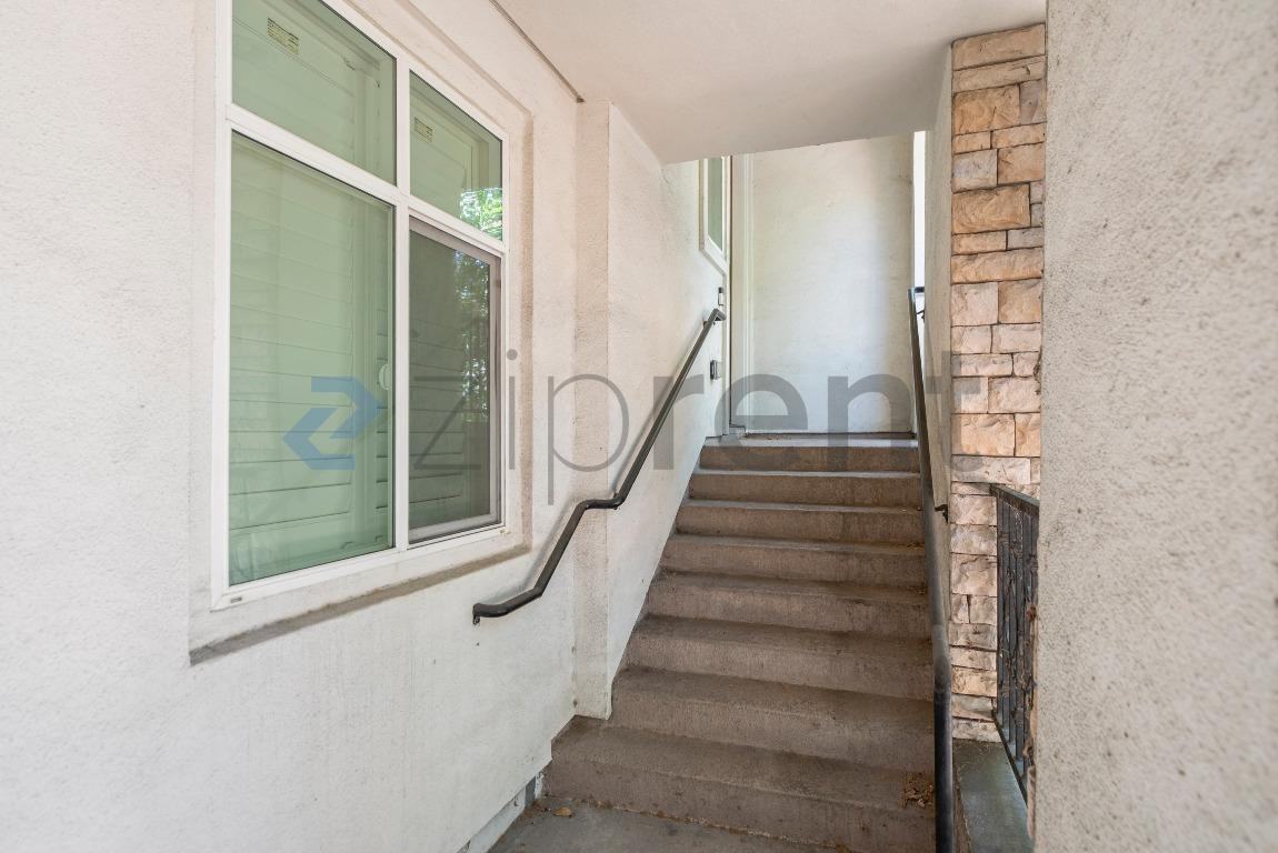 5279 Iron Horse Pkwy - Photo 4 of 24
