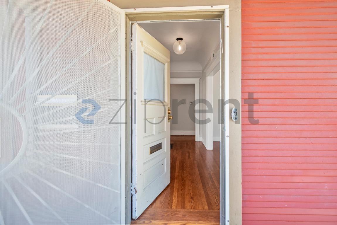 3144 Pleitner Ave - Photo 4 of 28