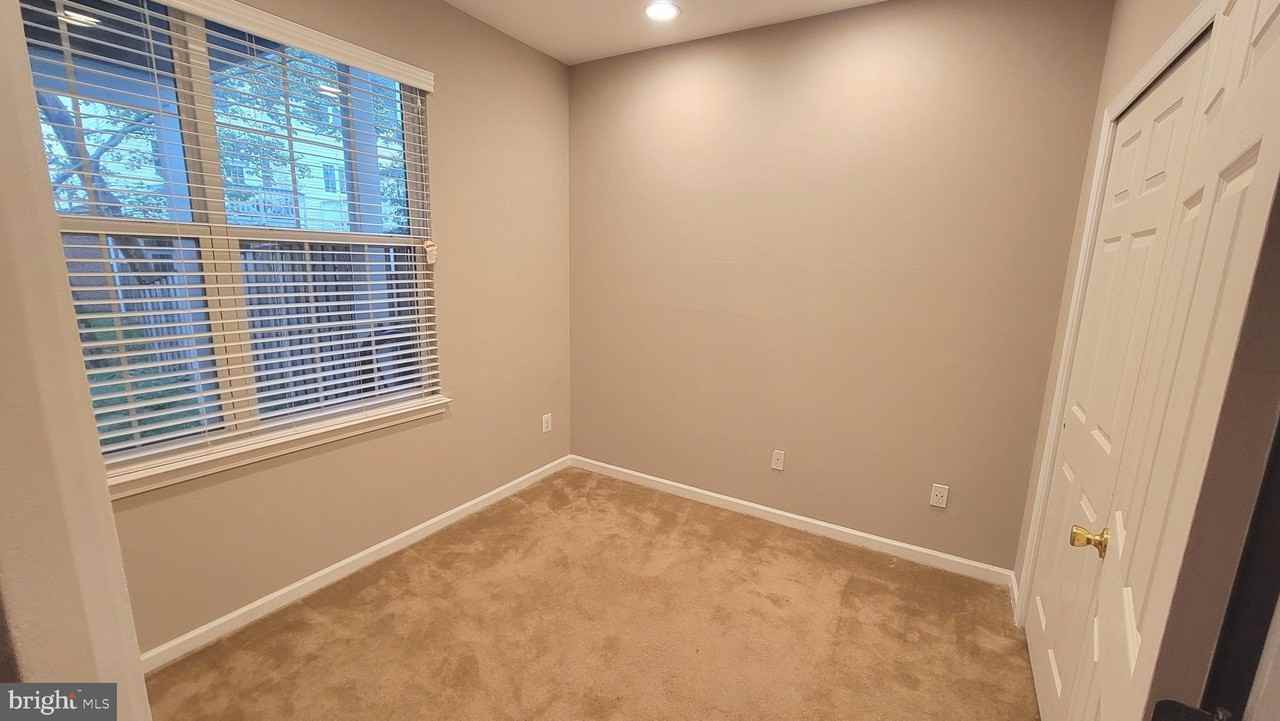 20479 Greymont Ter - Photo 5 of 19