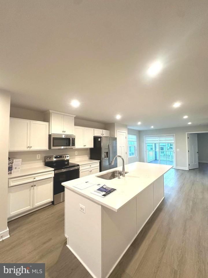 117 Dunster St - Photo 6 of 44