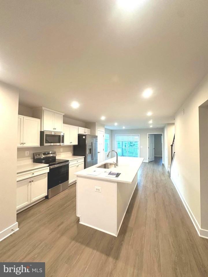 117 Dunster St - Photo 7 of 44