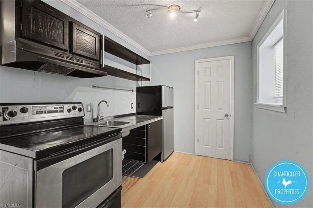 1047 W Academy St #12 - Photo 2 of 23