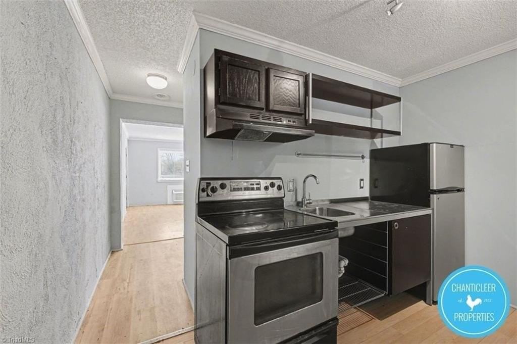 1047 W Academy St #12 - Photo 4 of 23