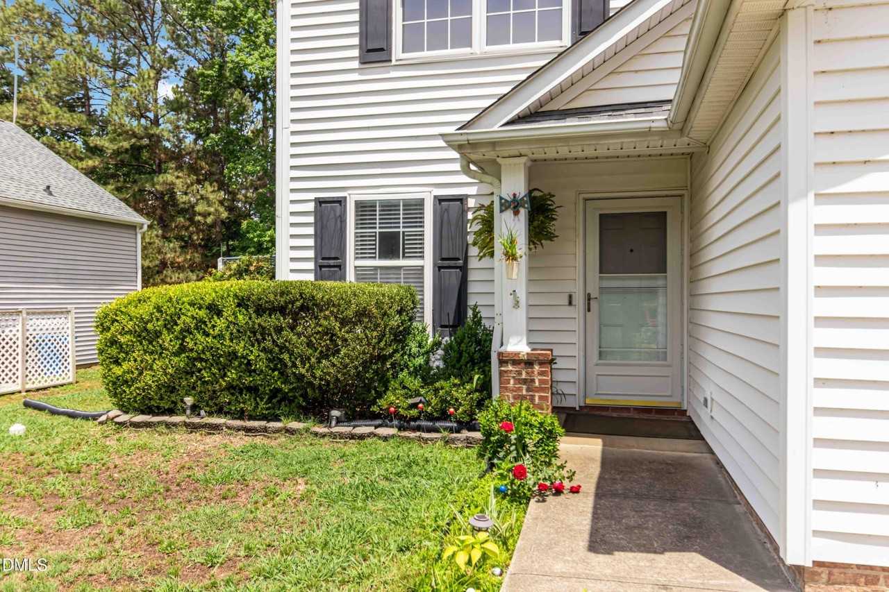 111 Briarhaven Dr - Photo 2 of 18
