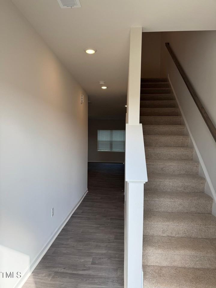 180 Starlight St - Photo 4 of 17