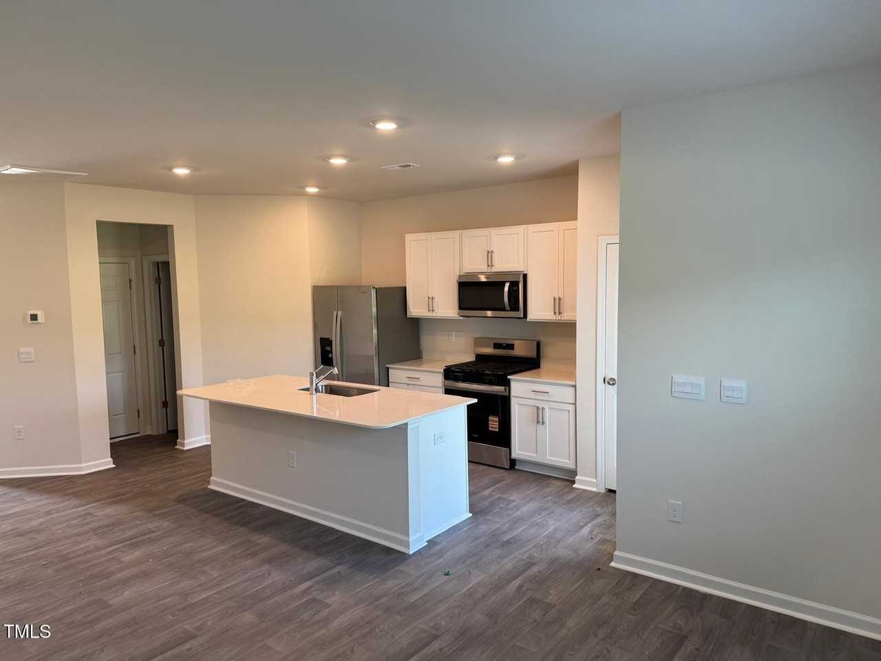180 Starlight St - Photo 5 of 17