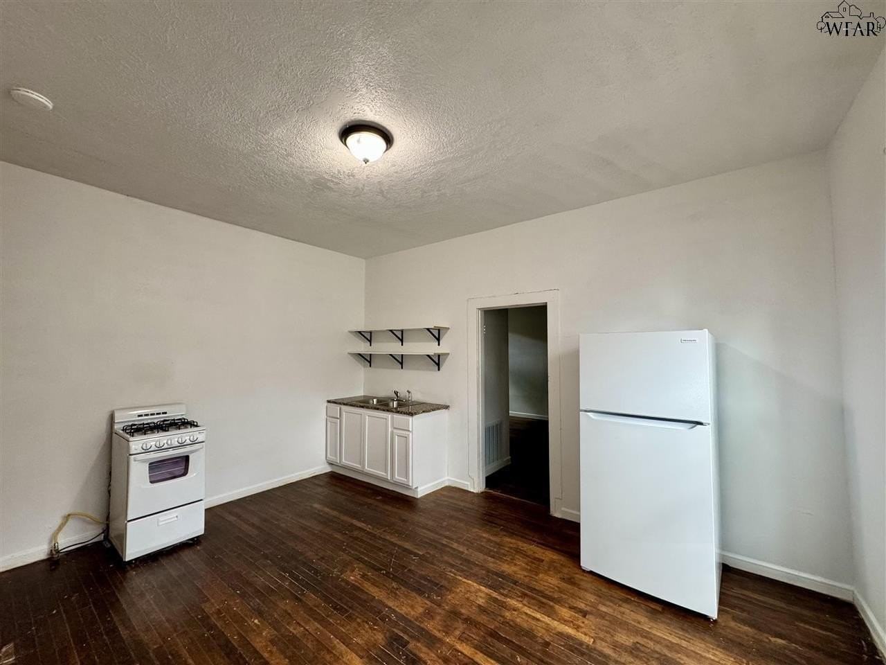 1111 Monroe St - Photo 3 of 8