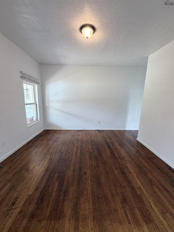 1111 Monroe St - Photo 4 of 8