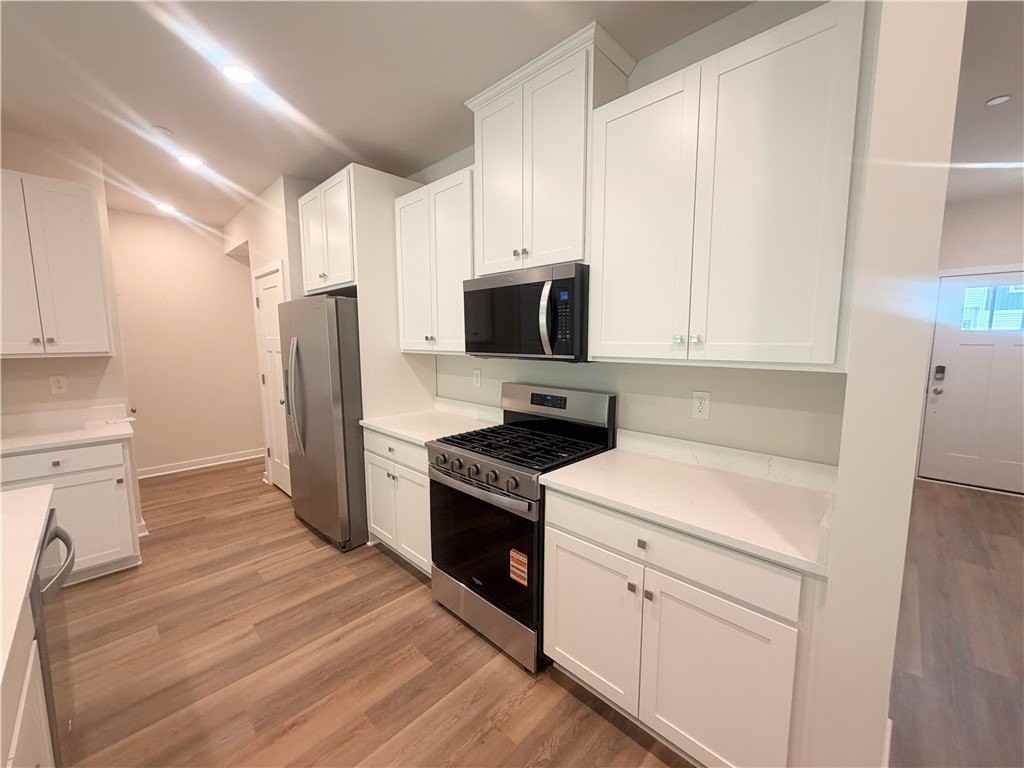 143 Scotland Ln - Photo 5 of 21