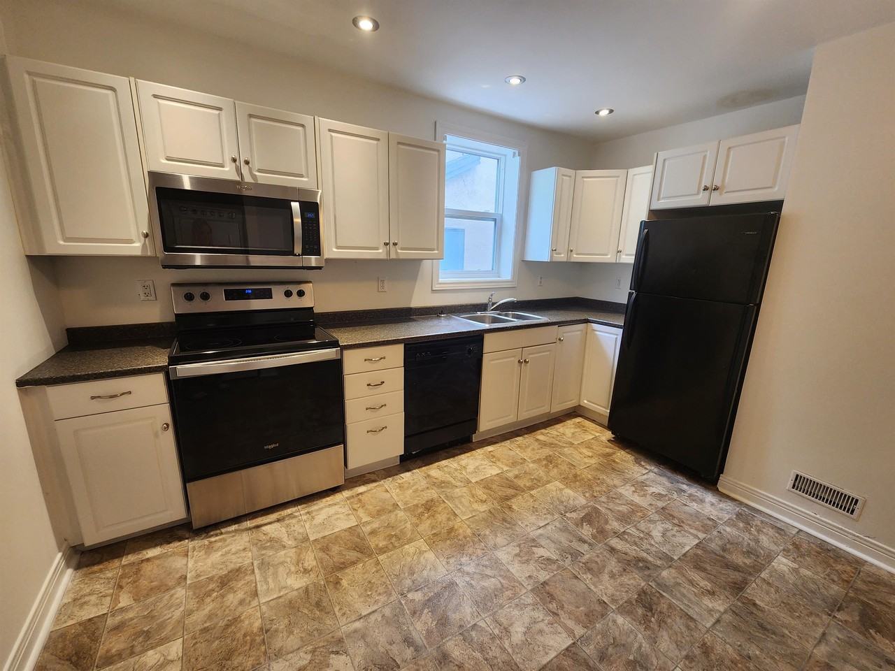 419 Bronson - Photo 2 of 16