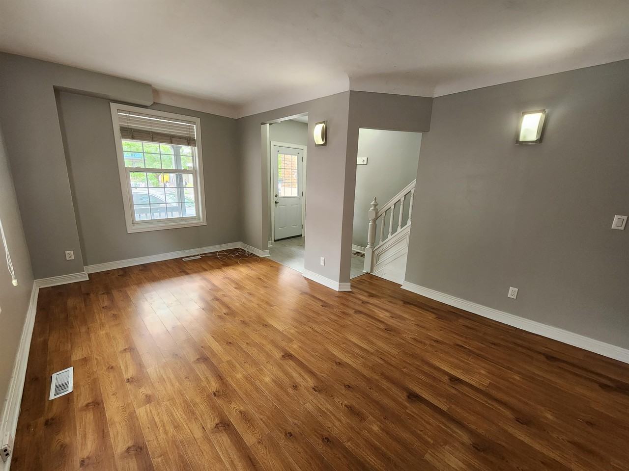419 Bronson - Photo 6 of 16