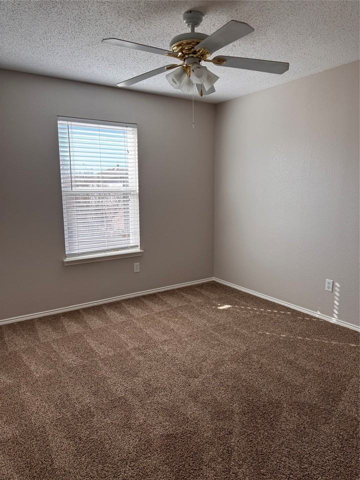 652 Spillway Dr - Photo 2 of 7