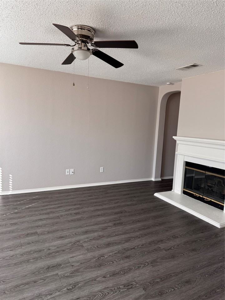 652 Spillway Dr - Photo 4 of 7