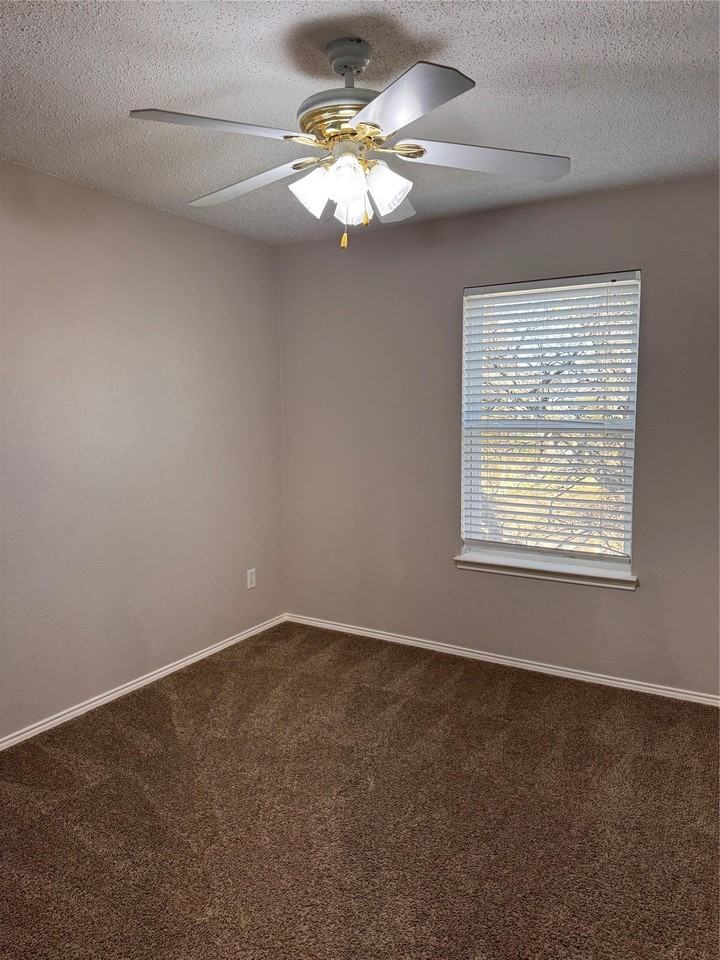 652 Spillway Dr - Photo 5 of 7