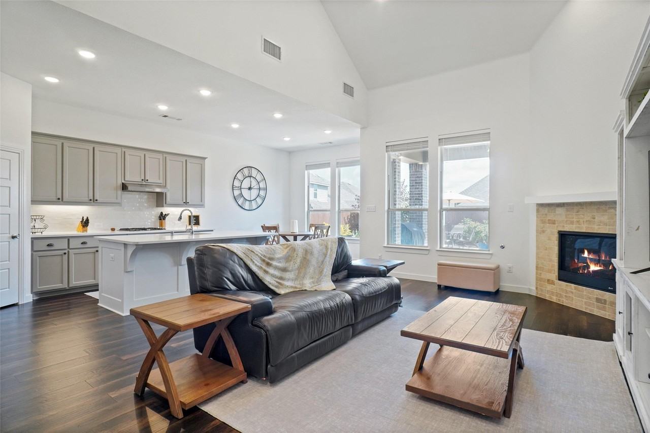 525 Overton Ave - Photo 3 of 34