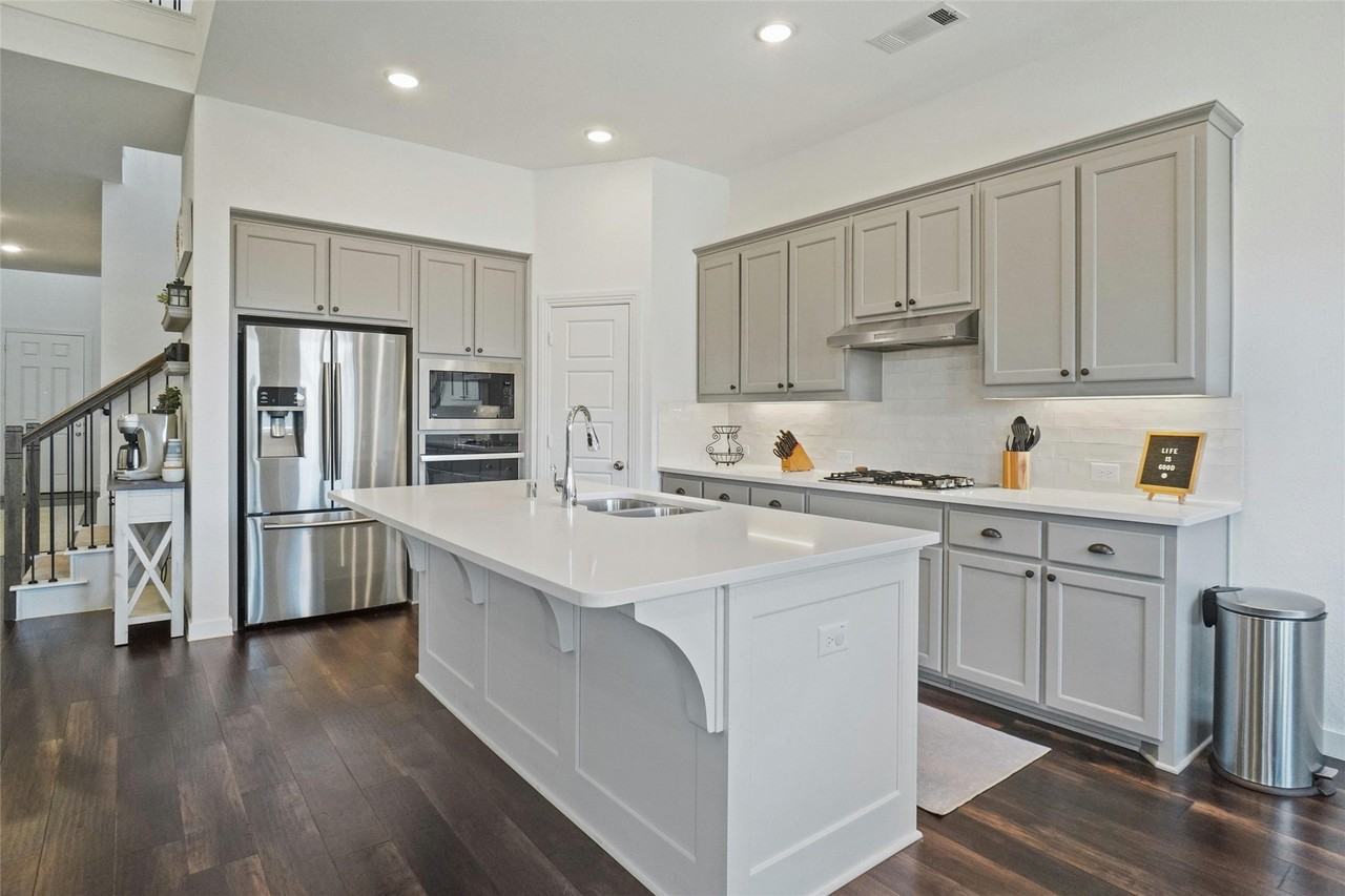 525 Overton Ave - Photo 6 of 34
