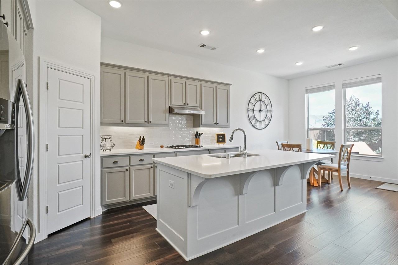 525 Overton Ave - Photo 7 of 34