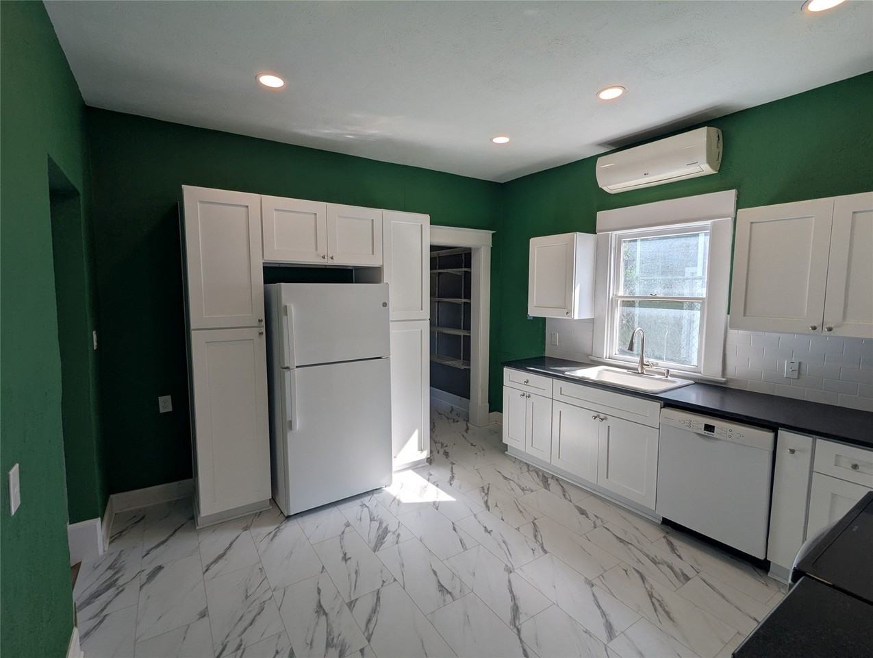 4526 Reiger Ave - Photo 4 of 27