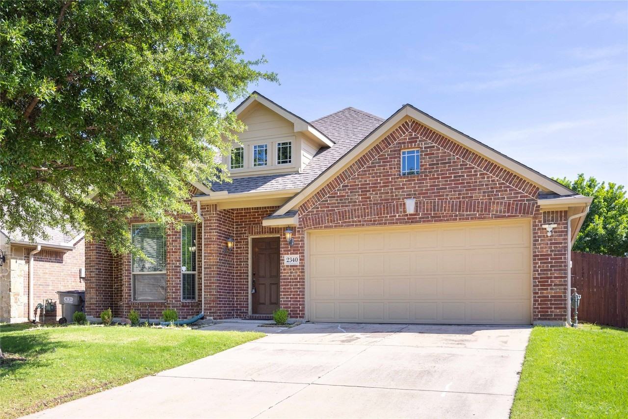 2340 Aurora Dr - Photo 2 of 36