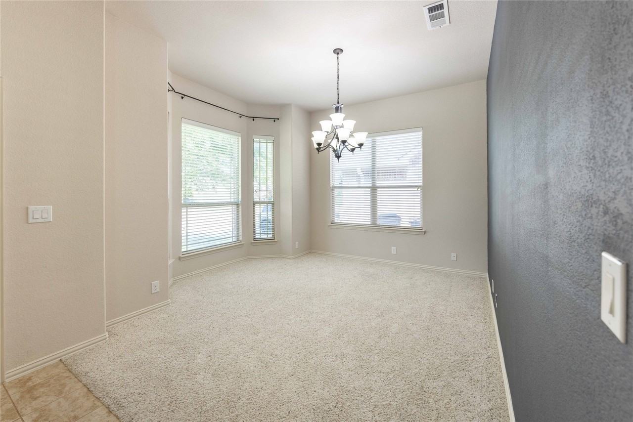 2340 Aurora Dr - Photo 3 of 36