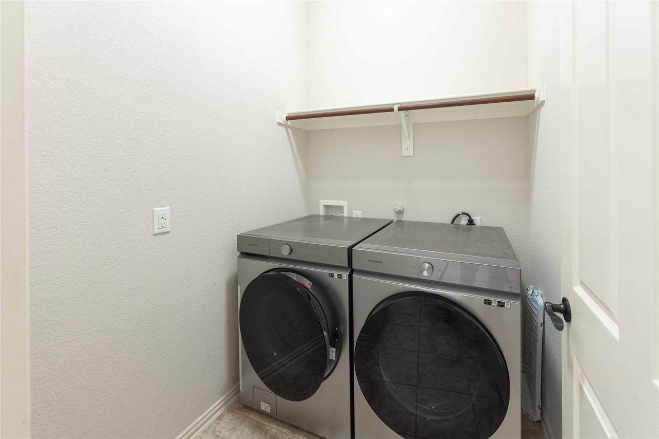 2340 Aurora Dr - Photo 6 of 36