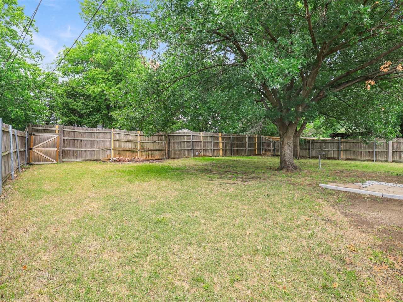14025 Janwood Ln - Photo 4 of 21