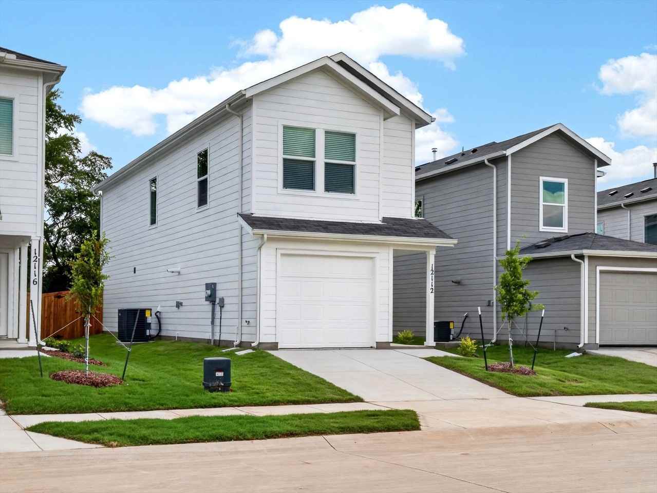12112 Steeplechase Dr - Photo 3 of 32