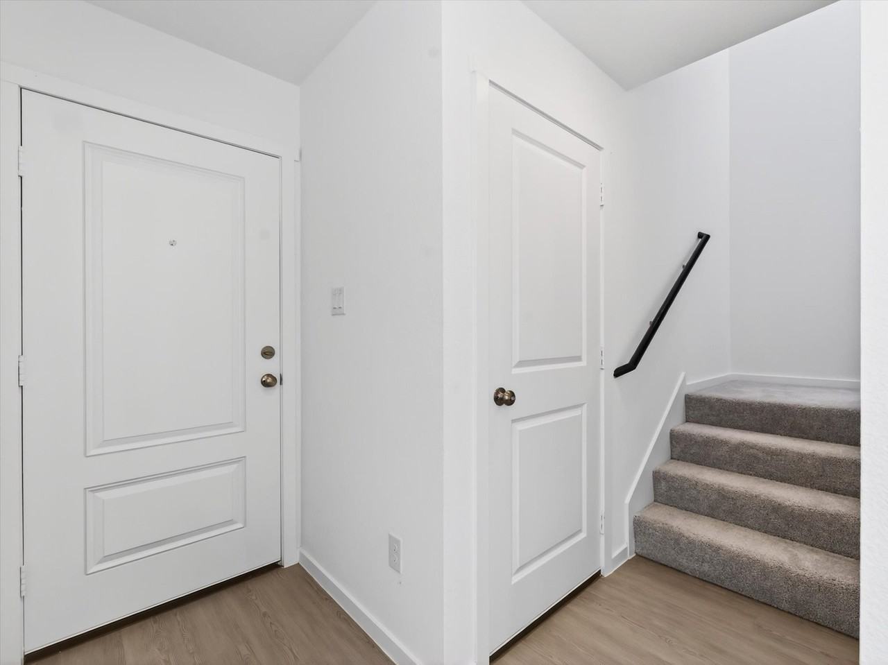 12112 Steeplechase Dr - Photo 4 of 32