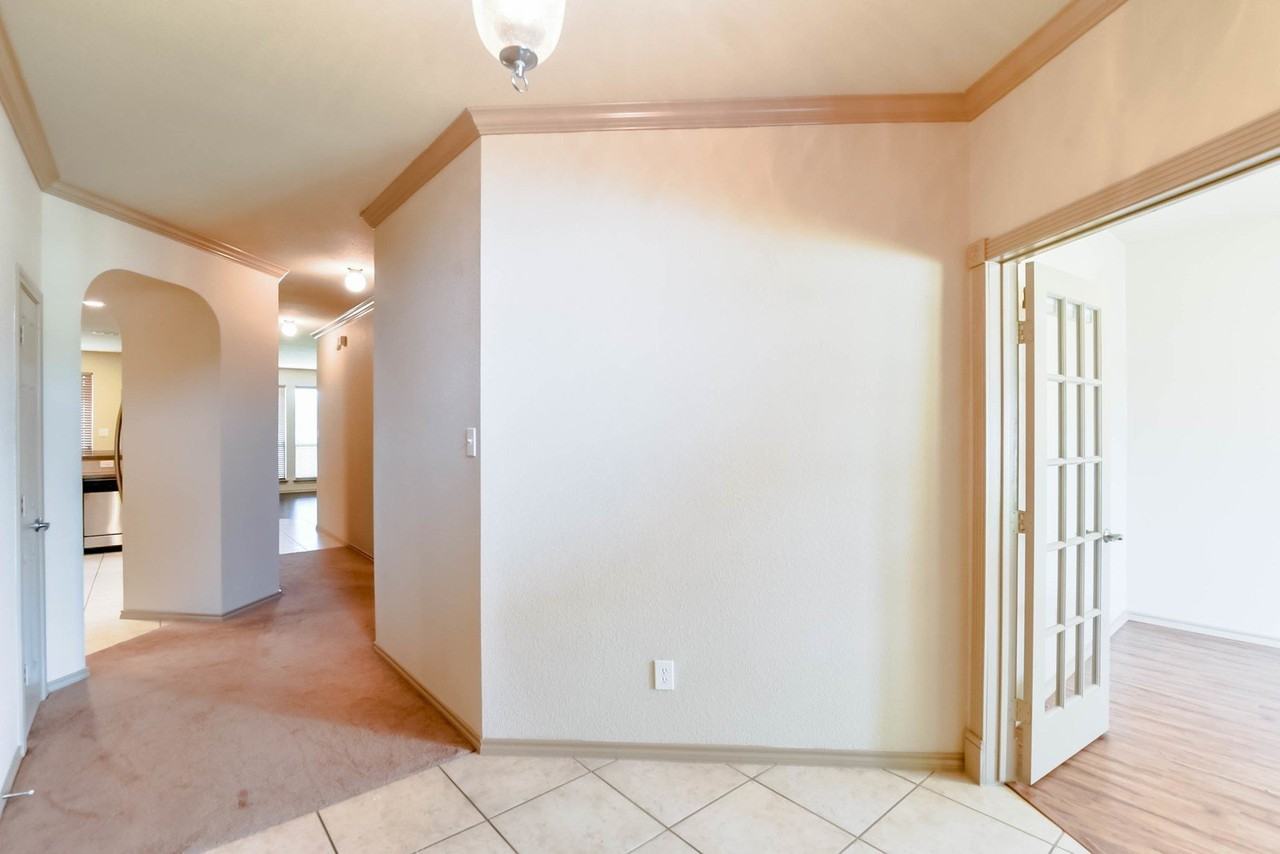 1709 Wild Deer Way - Photo 4 of 28