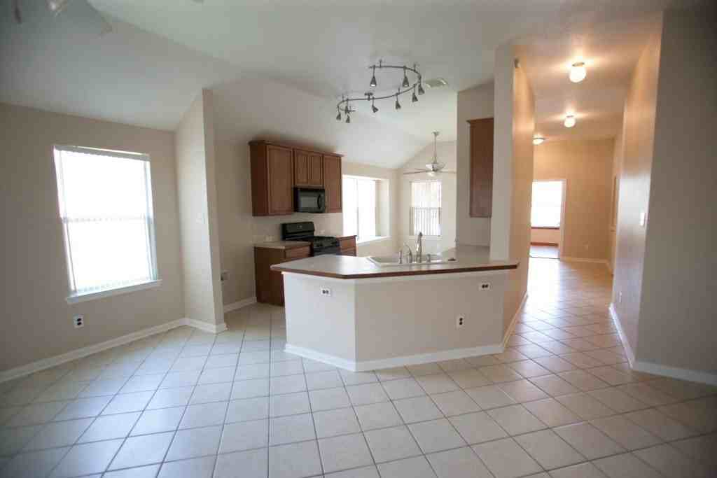 2725 Sunlight Dr - Photo 3 of 13